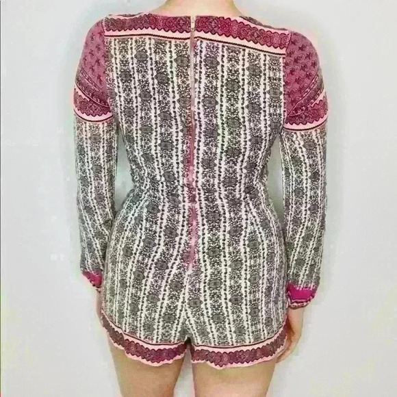 🍁4/$15🍁 Long sleeve romper - Picture 3 of 3